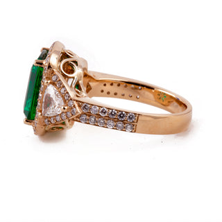 18K Gold Emerald Cluster/Halo Ring with Diamond