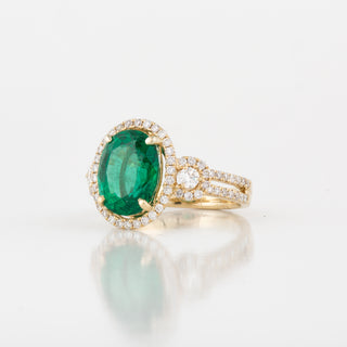 Vintage/Estate 18K Gold Emerald Cluster/Halo Ring with Diamonds